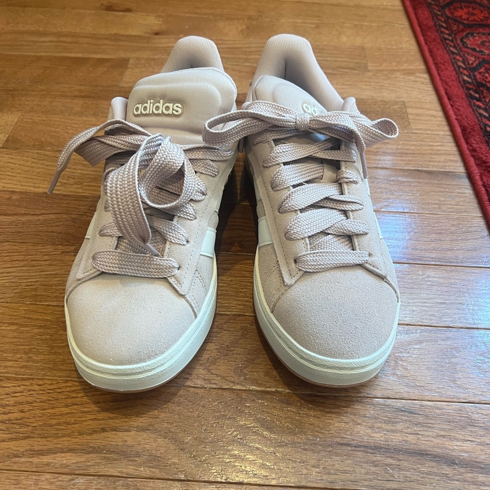 Adidas Women's campus sneakers